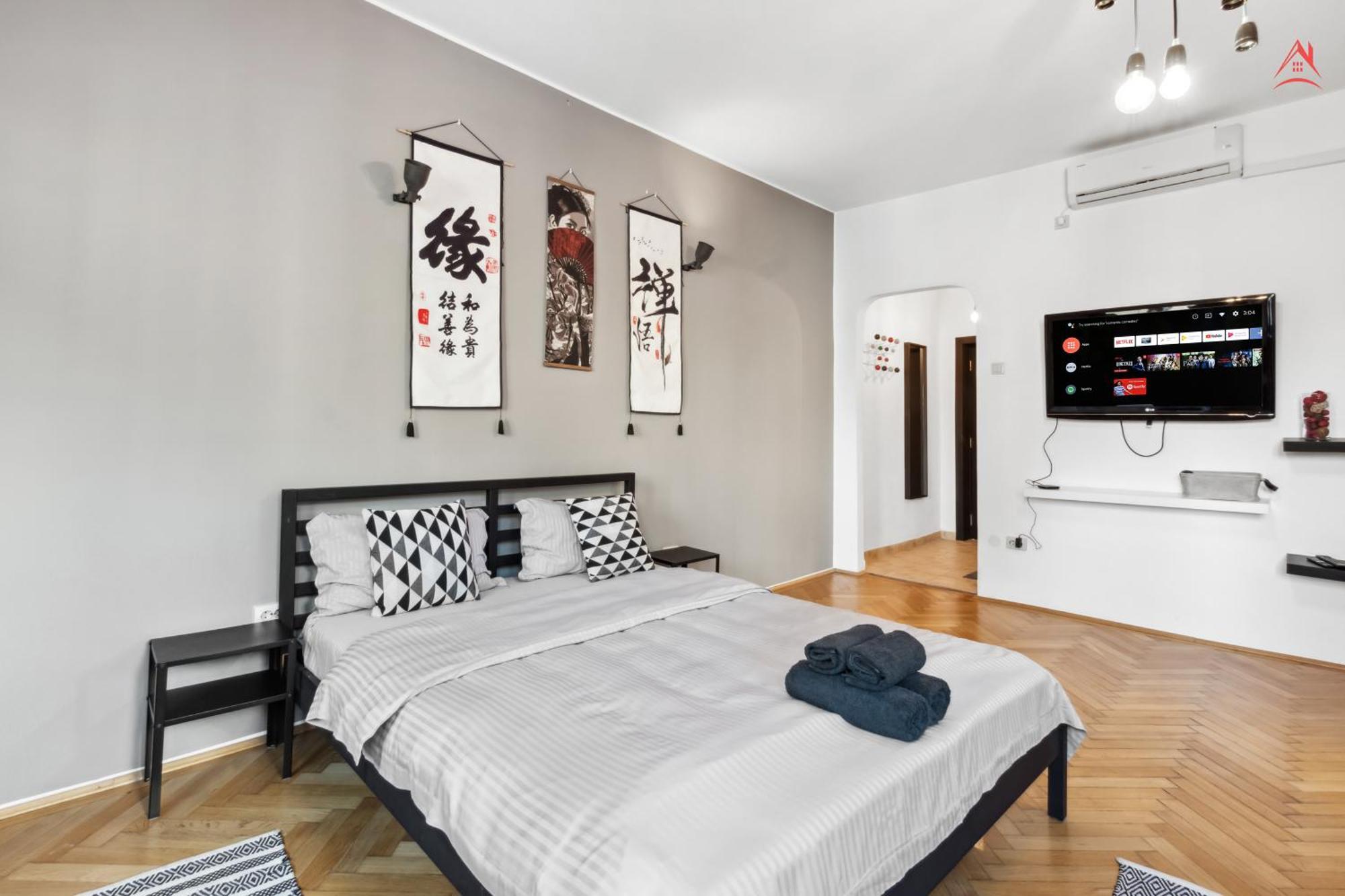 Old Town Studio City Center 23a Apartment